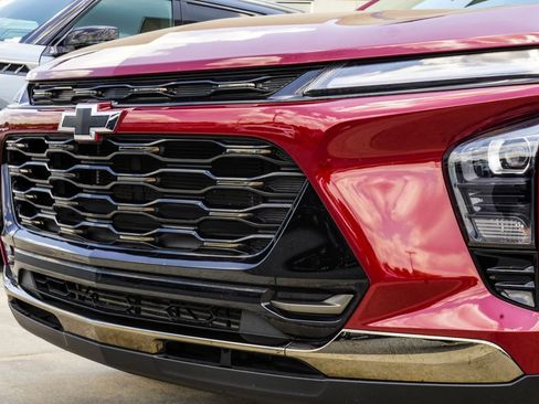Used 2024 Chevrolet Trax ACTIV w/ Sunroof Package FWD image 2