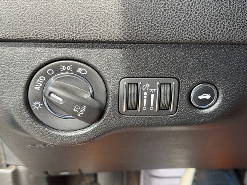 Used 2018 Chrysler 300 S w/ 300S Premium Group image 38