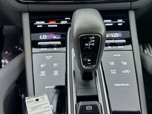 Certified 2022 Porsche Cayenne AWD/4WD image 19