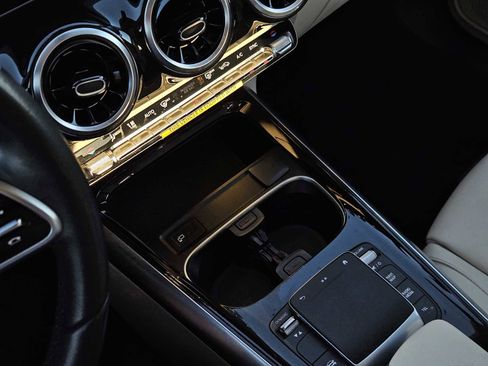 Used 2021 Mercedes-Benz GLA 250 4MATIC image 19