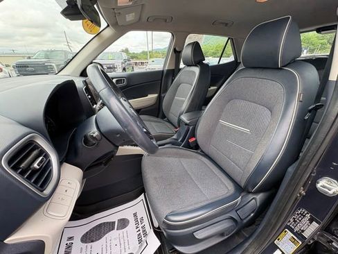 Used 2021 Hyundai Venue FWD image 30