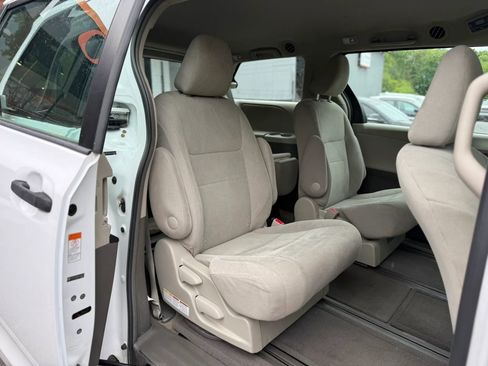 Used 2015 Toyota Sienna L FWD image 24
