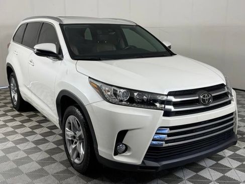 Used 2018 Toyota Highlander Limited FWD image 10