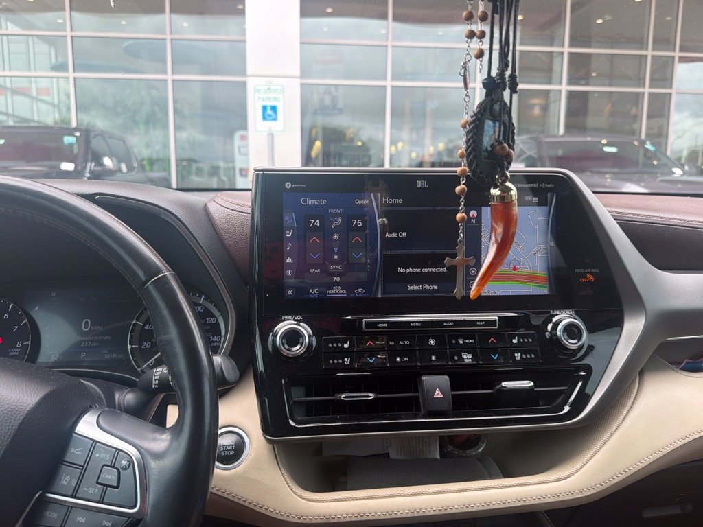 Used 2021 Toyota Highlander Limited FWD image 18