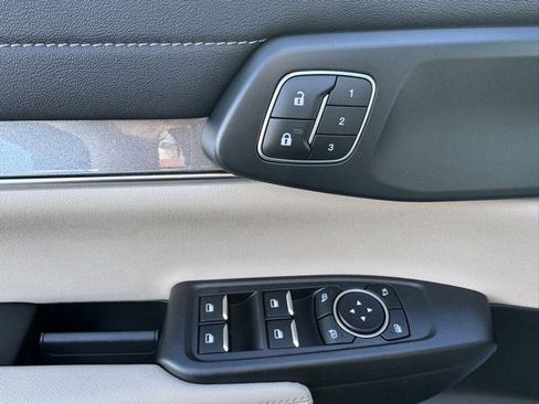 Used 2024 Ford Ranger Lariat w/ FX4 Off-Road Package image 17