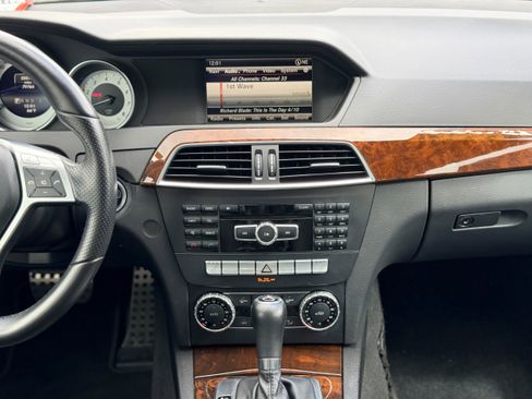 Used 2014 Mercedes-Benz C 250 Sport image 18