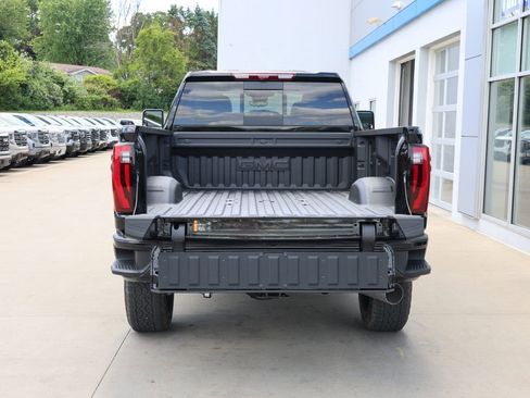 New 2026 GMC Sierra 3500 Denali w/ Denali Reserve Package AWD/4WD image 40