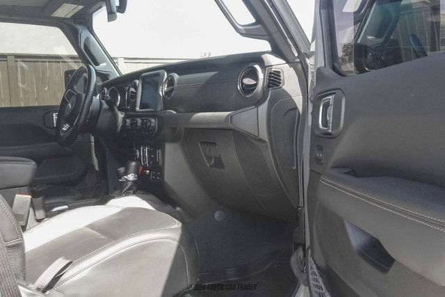 Used 2022 Jeep Wrangler Unlimited Sahara AWD/4WD image 34