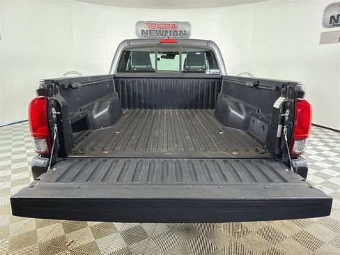 Used 2018 Toyota Tacoma SR image 18