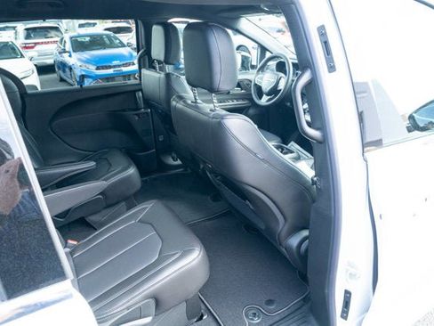 New 2026 Chrysler Pacifica Select image 36