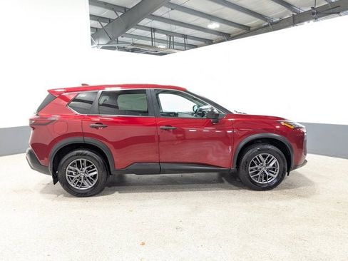 Used 2021 Nissan Rogue S image 2