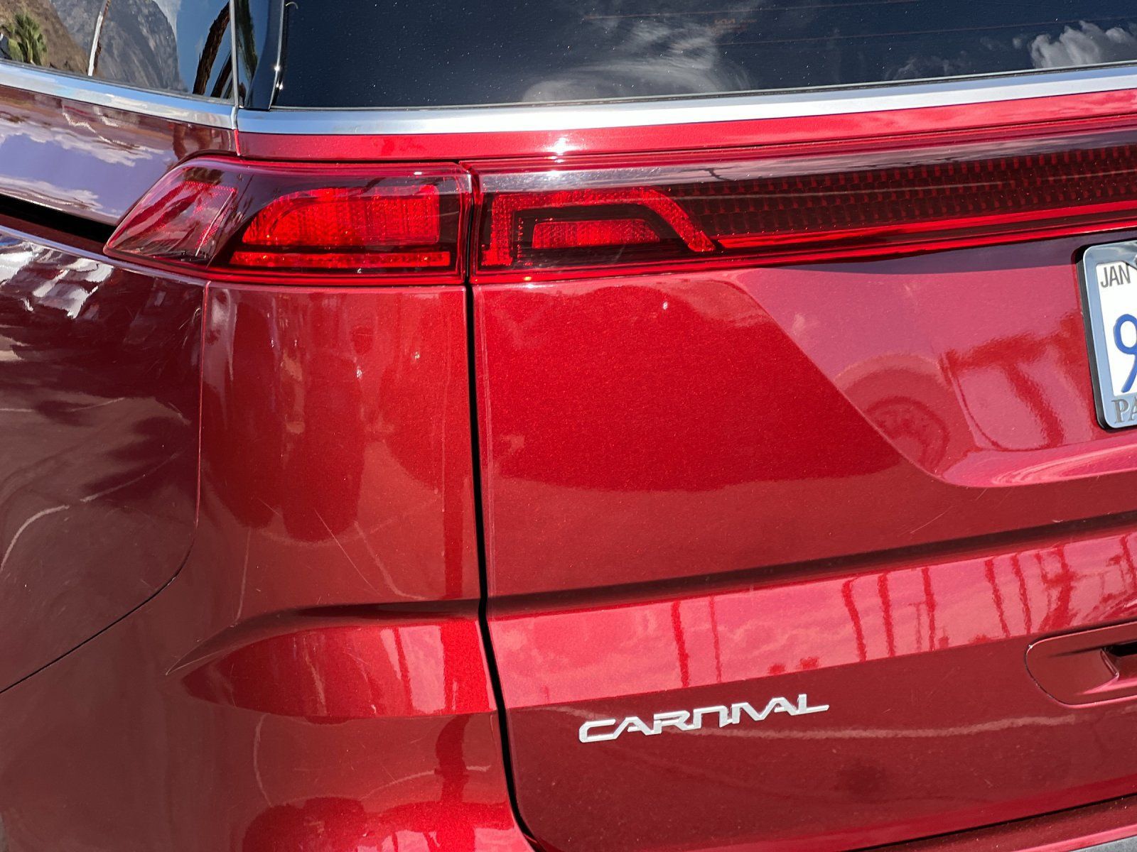 Certified 2024 Kia Carnival SX FWD image 28