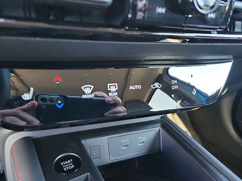 New 2025 Nissan Kicks SR w/ SR Premium Package FWD image 25