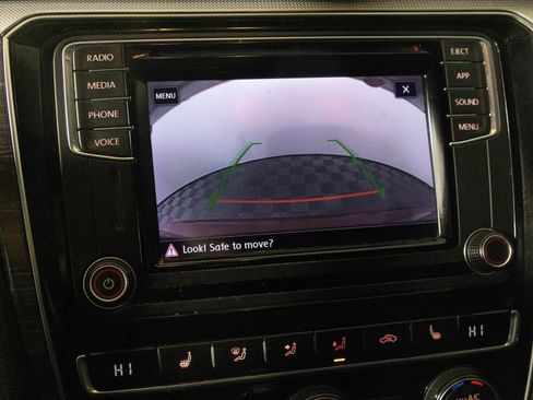 Used 2018 Volkswagen Passat 2.0T SE w/ SE Lighting Package image 7