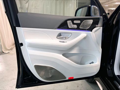 Used 2025 Mercedes-Benz Maybach GLS 600 4MATIC image 21