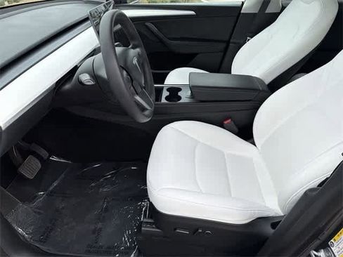 Used 2023 Tesla Model Y Long Range image 6
