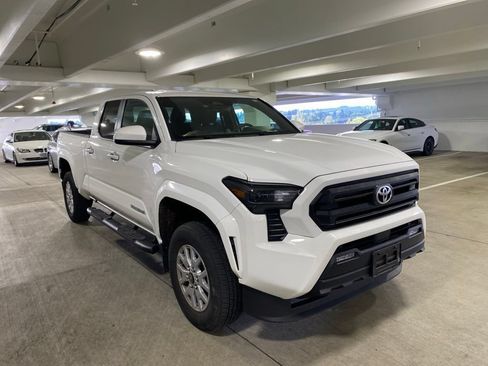 Used 2024 Toyota Tacoma SR5 AWD/4WD image 7