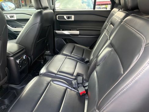Used 2021 Ford Explorer XLT w/ Equipment Group 202A RWD image 7