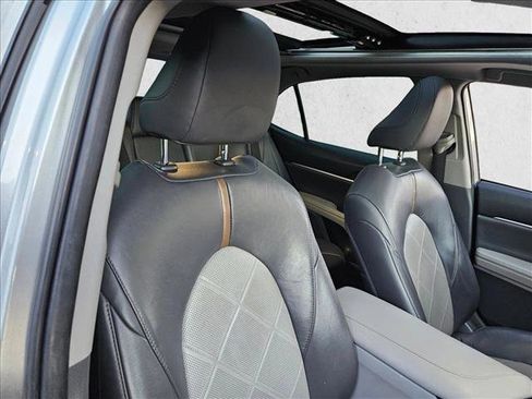 Used 2019 Toyota Camry XLE image 24