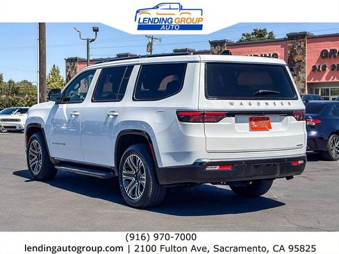Used 2024 Jeep Wagoneer Series II w/ Flexible Seating Group RWD image 2