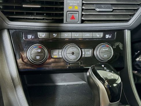 Used 2024 Volkswagen Jetta SE FWD image 19