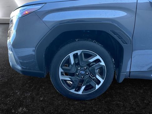 Used 2025 Subaru Forester Limited image 27