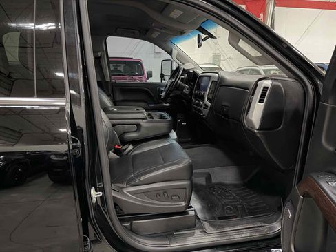 Used 2019 GMC Sierra 2500 SLT w/ Duramax Plus Package image 8