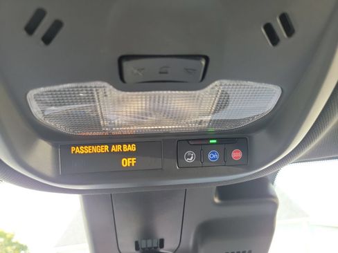 Used 2025 Chevrolet Trax RS w/ Driver Confidence Package FWD image 29