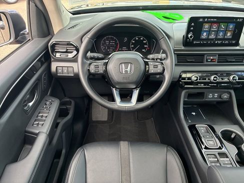 Certified 2024 Honda Pilot Touring image 15