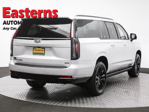 Used 2022 Cadillac Escalade ESV Sport w/ Touring Package image 5