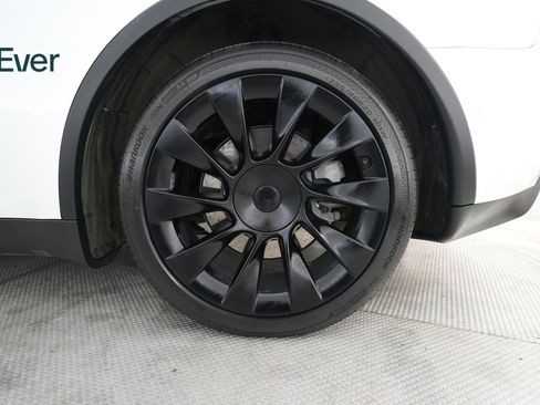 Used 2021 Tesla Model Y Long Range image 9