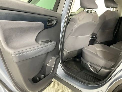 Used 2023 Toyota Highlander LE FWD image 15