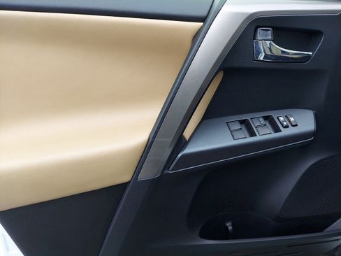 Used 2018 Toyota RAV4 XLE image 12