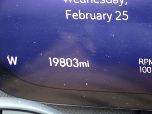 Used 2025 Buick Enclave Preferred image 11