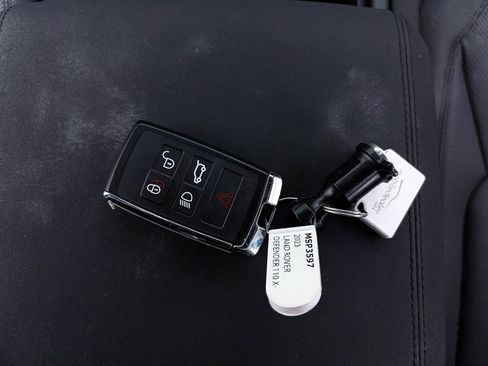 Used 2023 Land Rover Defender 110 X-Dynamic SE image 33