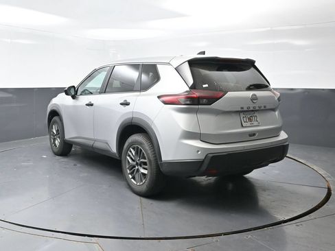 Used 2024 Nissan Rogue S FWD image 11