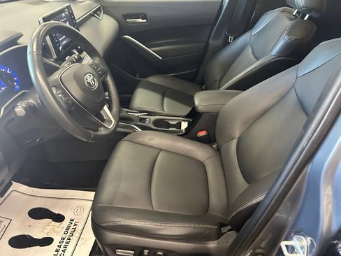 Used 2022 Toyota Corolla Cross XLE w/ Convenience Package AWD/4WD image 14