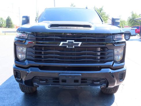 Used 2024 Chevrolet Silverado 2500 Custom w/ Custom Convenience Package AWD/4WD image 9