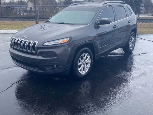 Used 2016 Jeep Cherokee Latitude w/ Cold Weather Group AWD/4WD image 1