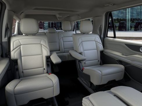New 2026 Lincoln Navigator L Premier AWD/4WD image 30