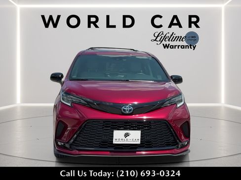 Used 2025 Toyota Sienna XSE FWD image 8