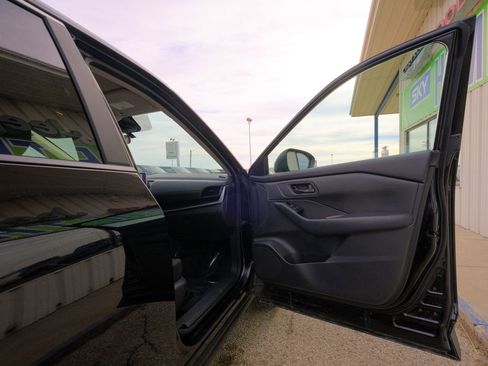 Used 2024 Nissan Rogue S image 16