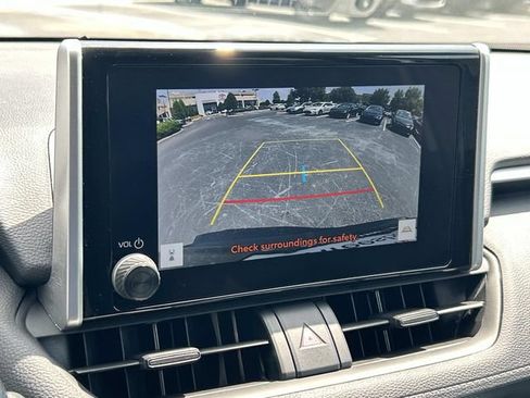 Used 2025 Toyota RAV4 XLE AWD/4WD image 24