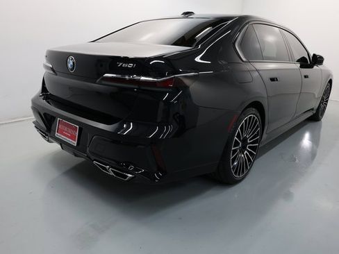 Used 2024 BMW 760i xDrive w/ Executive Package image 72