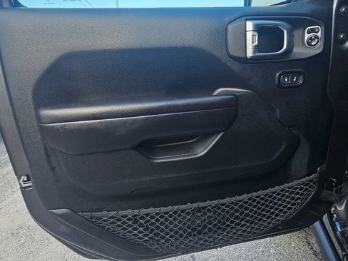 Used 2021 Jeep Gladiator Sport AWD/4WD image 19