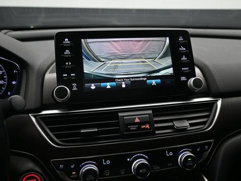 Used 2018 Honda Accord Touring image 12