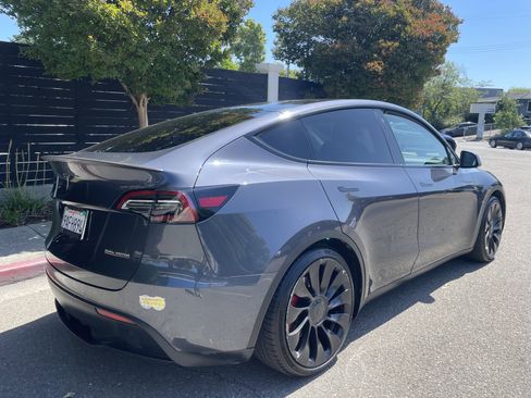 Used 2022 Tesla Model Y Performance AWD/4WD image 4