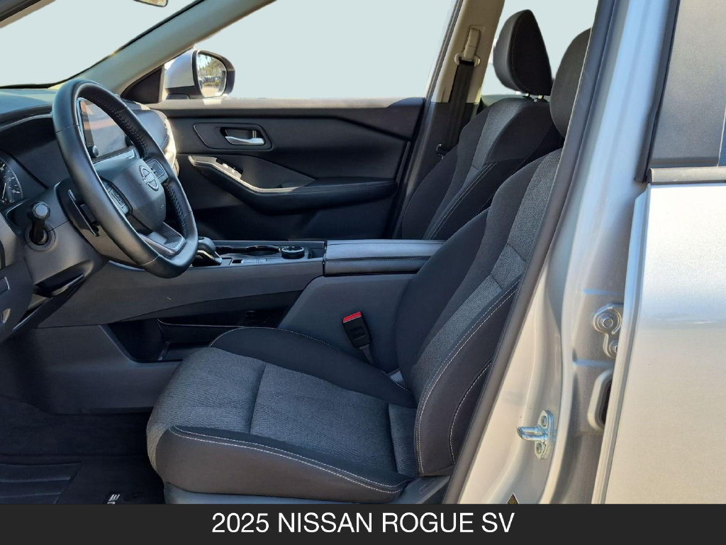 Used 2025 Nissan Rogue SV AWD/4WD image 14