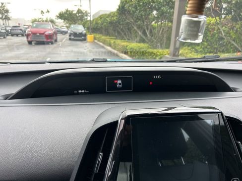 Used 2017 Toyota Prius Prime Advanced image 9