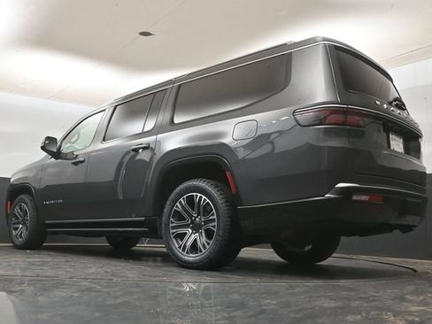 Used 2024 Jeep Wagoneer L Series II RWD image 14